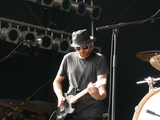 Taylor Hawkins & The Coattail Riders