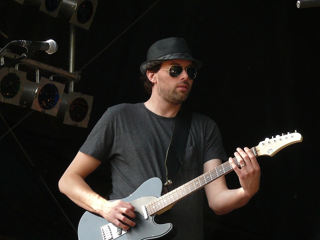 Taylor Hawkins & The Coattail Riders