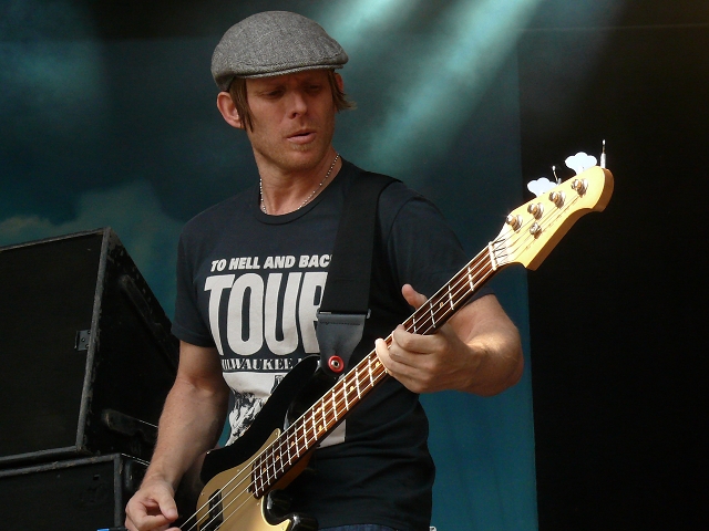 Taylor Hawkins & The Coattail Riders