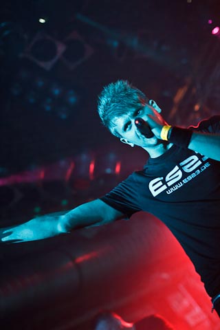 ES23