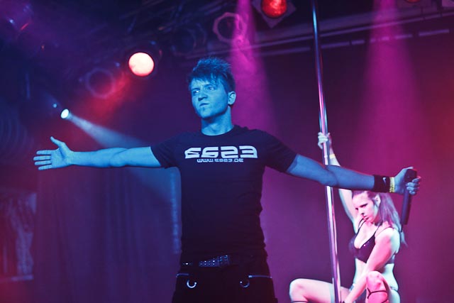 ES23