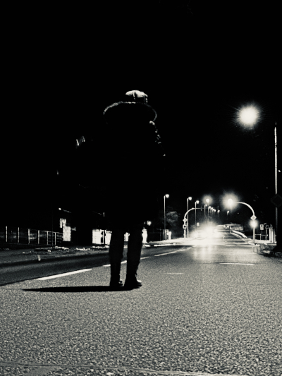 SARA NOXX: Meldet sich mit einem monumentalen Triptychon zur�ck!