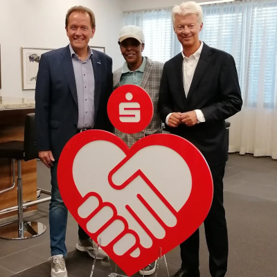 Marla Glen mit Dr. Joachim Bonn und Uwe Kluge