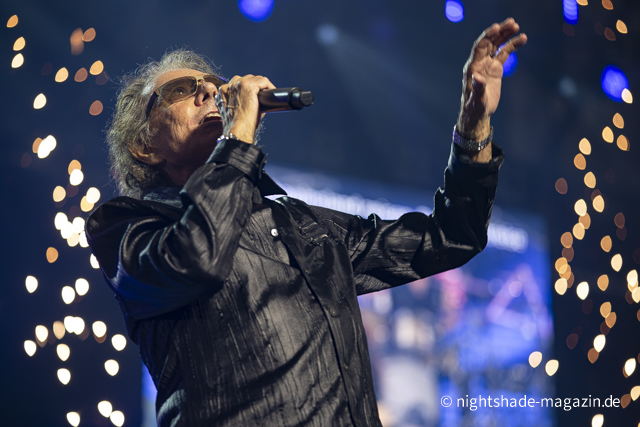 Starship feat. Mickey Thomas