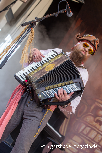Mr. Hurley & die Pulveraffen