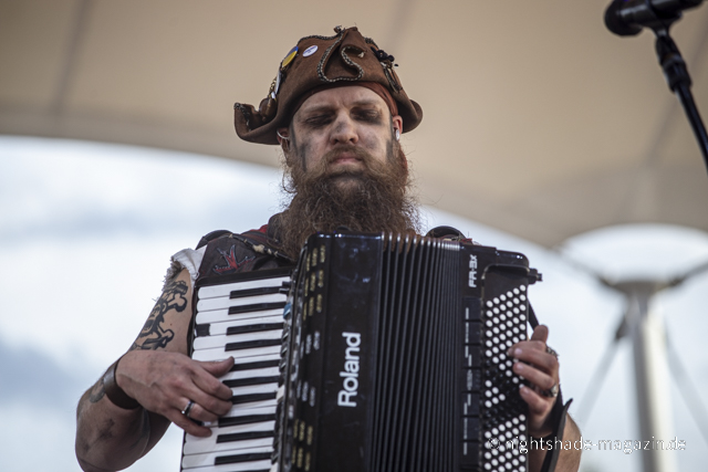 Mr. Hurley & Die Pulveraffen