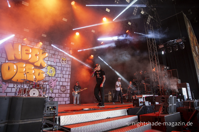 Neck Deep