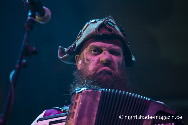 Mr. Hurley & die Pulveraffen