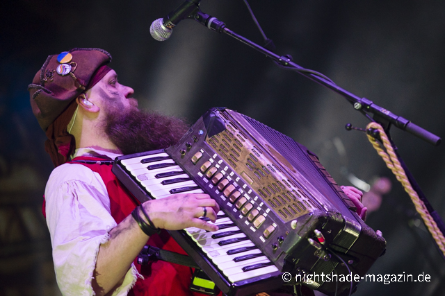 Mr. Hurley & die Pulveraffen
