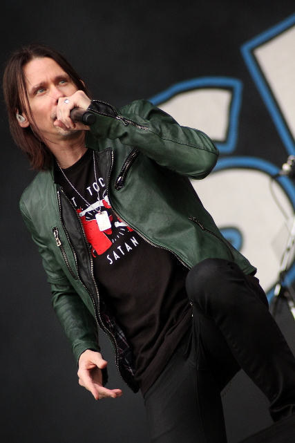 Slash featuring Myles Kennedy