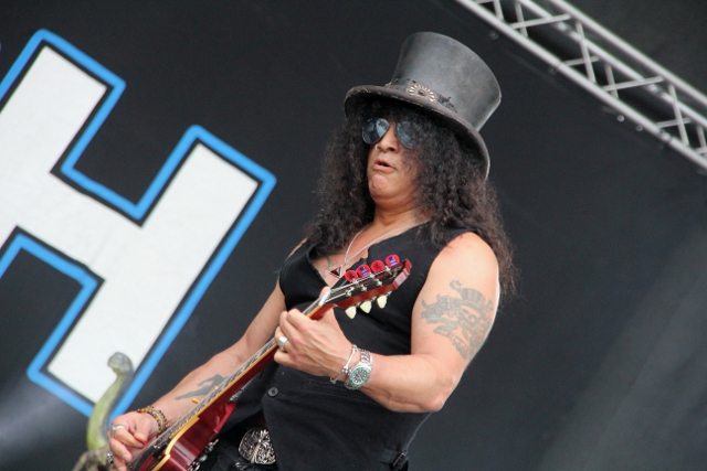 Slash featuring Myles Kennedy