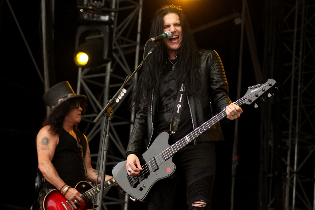 Slash featuring Myles Kennedy