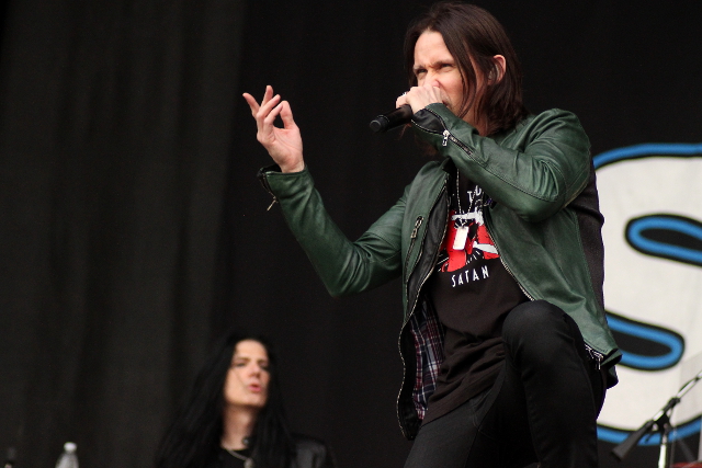 Slash featuring Myles Kennedy