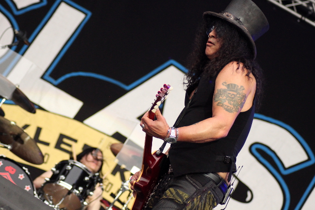 Slash featuring Myles Kennedy