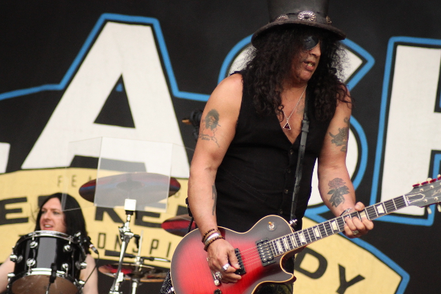 Slash featuring Myles Kennedy