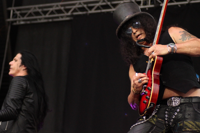 Slash featuring Myles Kennedy