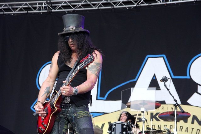Slash featuring Myles Kennedy