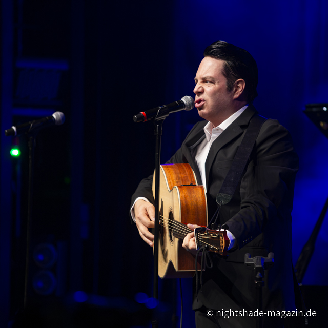 Best of Cash, Lewis & more