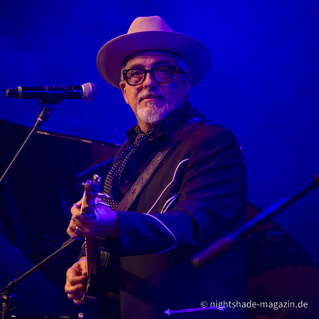 Best of Cash, Lewis & more