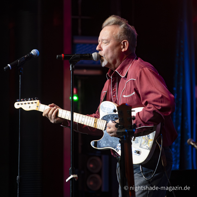 Best of Cash, Lewis & more