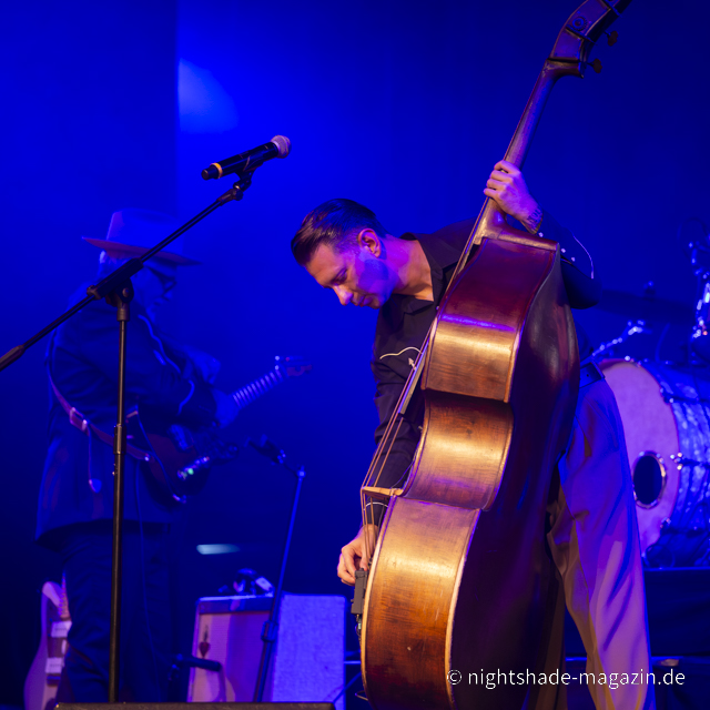 Best of Cash, Lewis & more