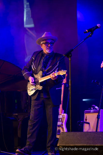 Best of Cash, Lewis & more