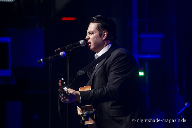 Best of Cash, Lewis & more