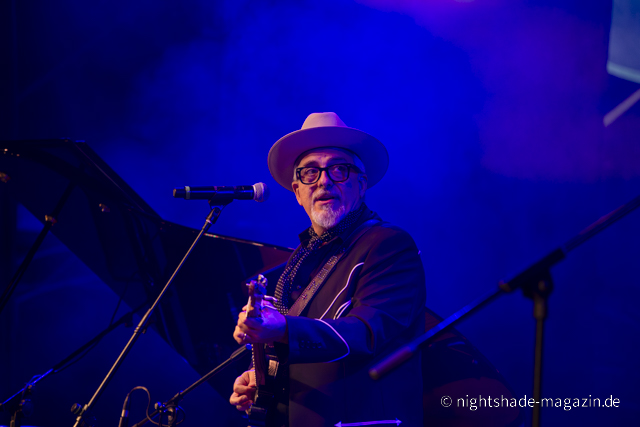 Best of Cash, Lewis & more