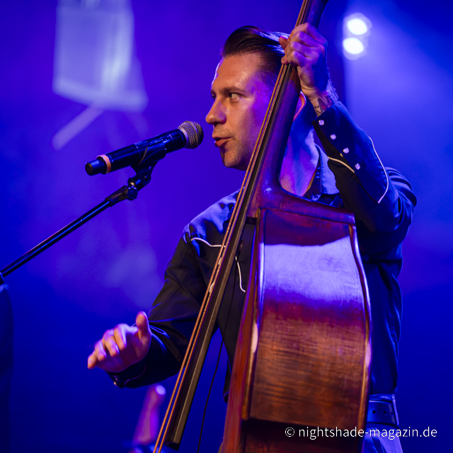 Best of Cash, Lewis & more