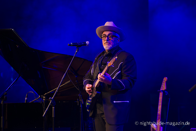 Best of Cash, Lewis & more