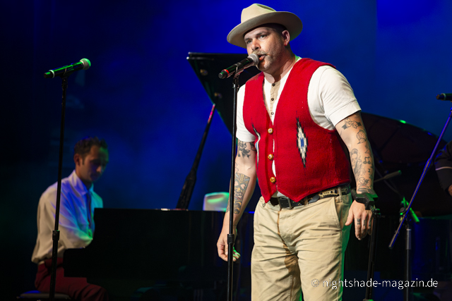 Best of Cash, Lewis & more