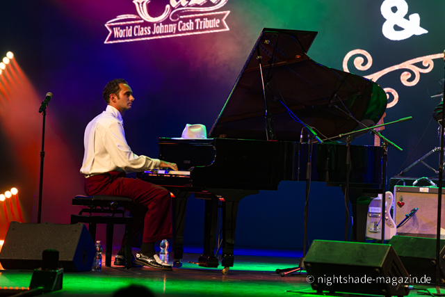 Best of Cash, Lewis & more