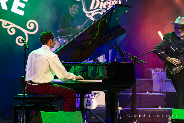 Best of Cash, Lewis & more