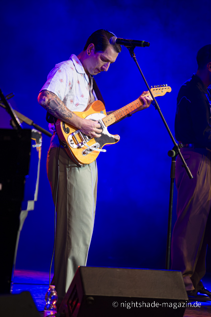 Best of Cash, Lewis & more