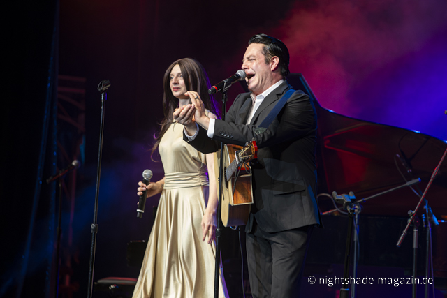 Best of Cash, Lewis & more