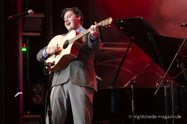 Best of Cash, Lewis & more