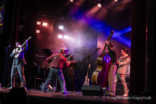 Best of Cash, Lewis & more