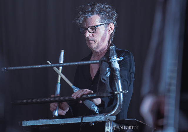 Einst�rzende Neubauten