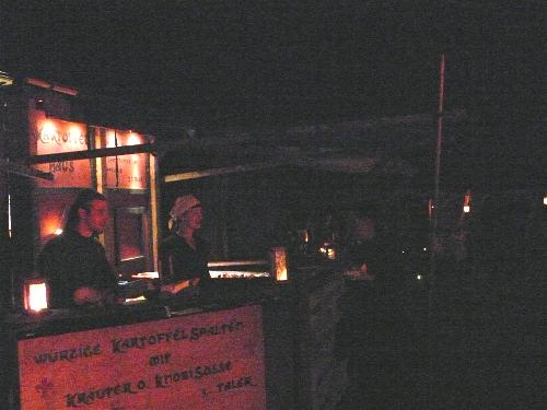 Kartoffelecken bei Nacht